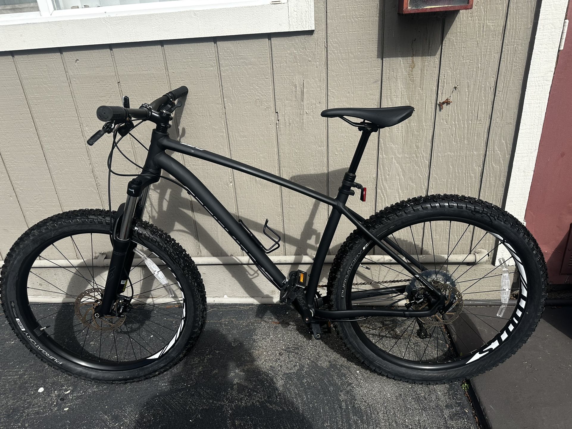 SPECIALIZED FUSE BIKE