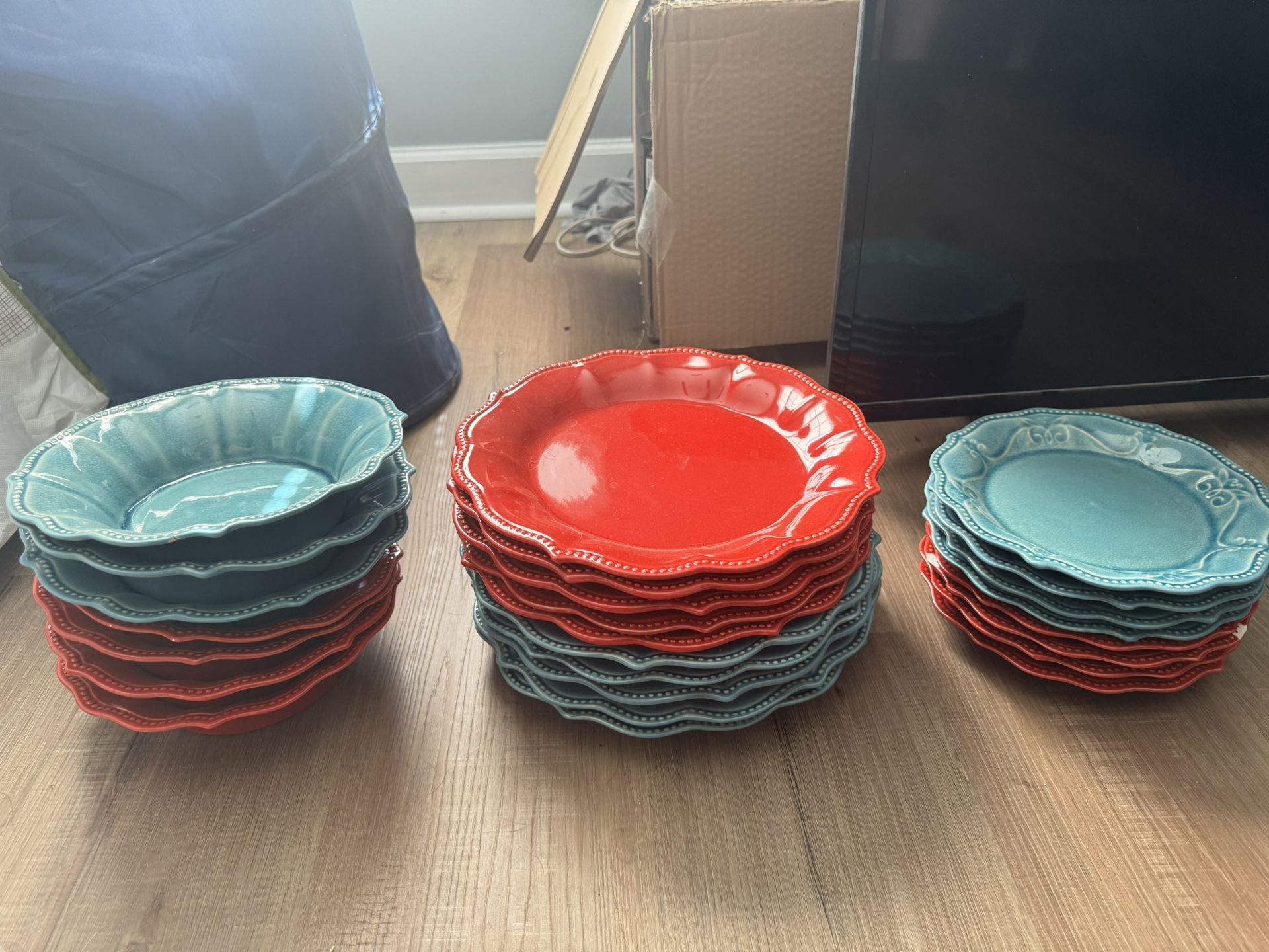 Pioneer Women Plates And Bowls