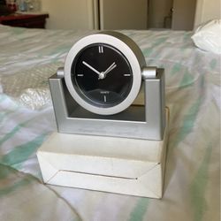 Small Table Clock New In Box 6 Inches Size