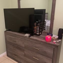 Bedroom Furniture Set