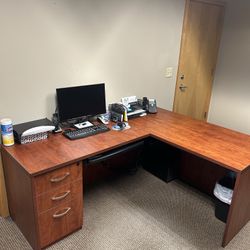 Office Furniture In Great Condition For Sale 