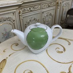 Lovely Teapot In Long Island Great Neck