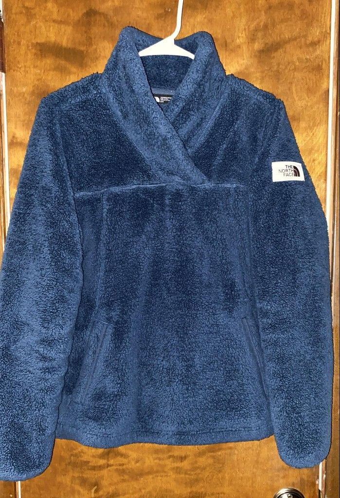The North Face Women’s Pullover Size Medium $30