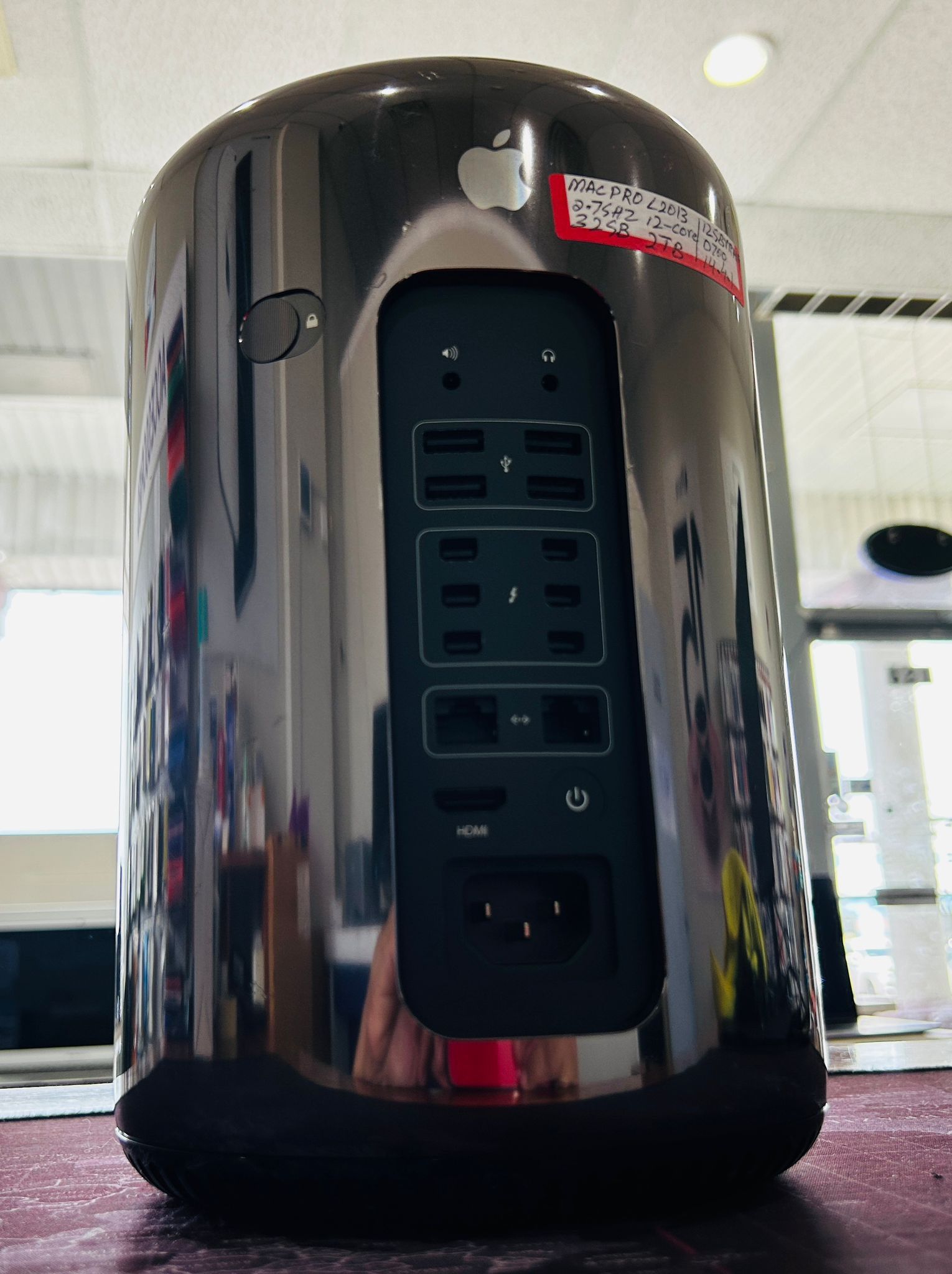 MAC PRO 2013 2.7Ghz 12 CORE 32GB RAM 2TB SSD AMD FIRE PRO D700 12GB