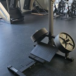 Titan Leverage Squat Machine – Great Condition