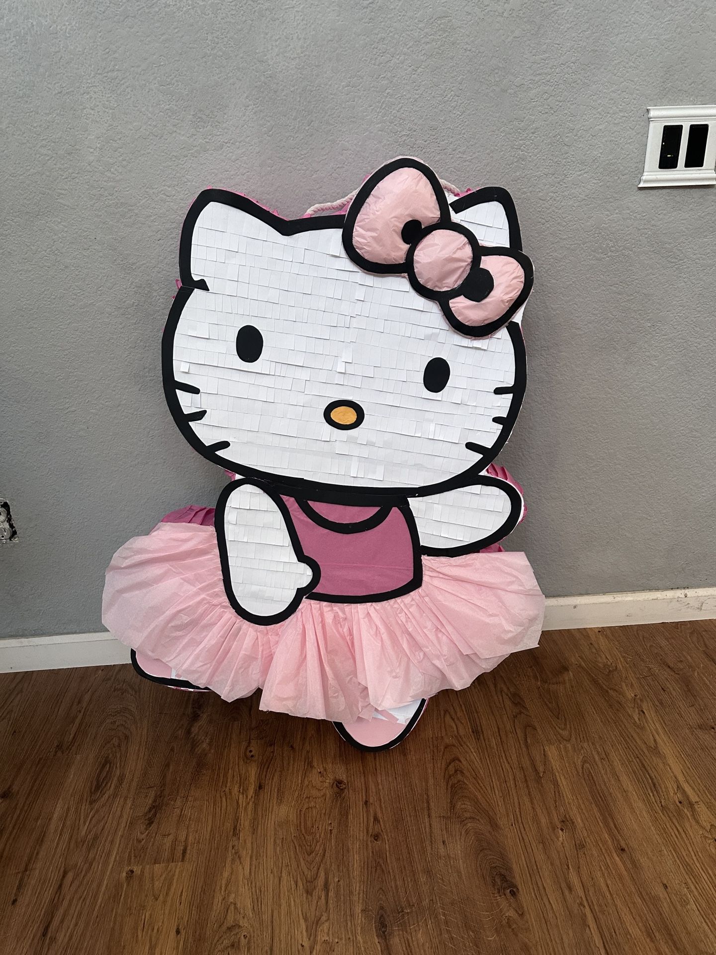 Hello kitty Piñata 
