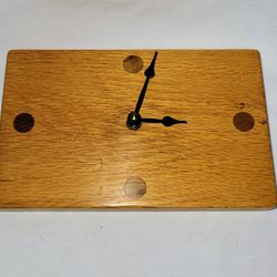 Oak battery-operated desk clock.