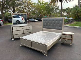 Beautiful Bedroom Set Queen Size Solid Wood Silver Color In Excellent Condition by Coaster Furnitur