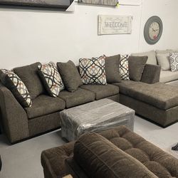 Brown Sectional With Designed Pillows ¡¡NEW IN STOCk!!