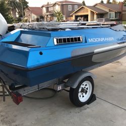 BOND BOAT BEAUTY