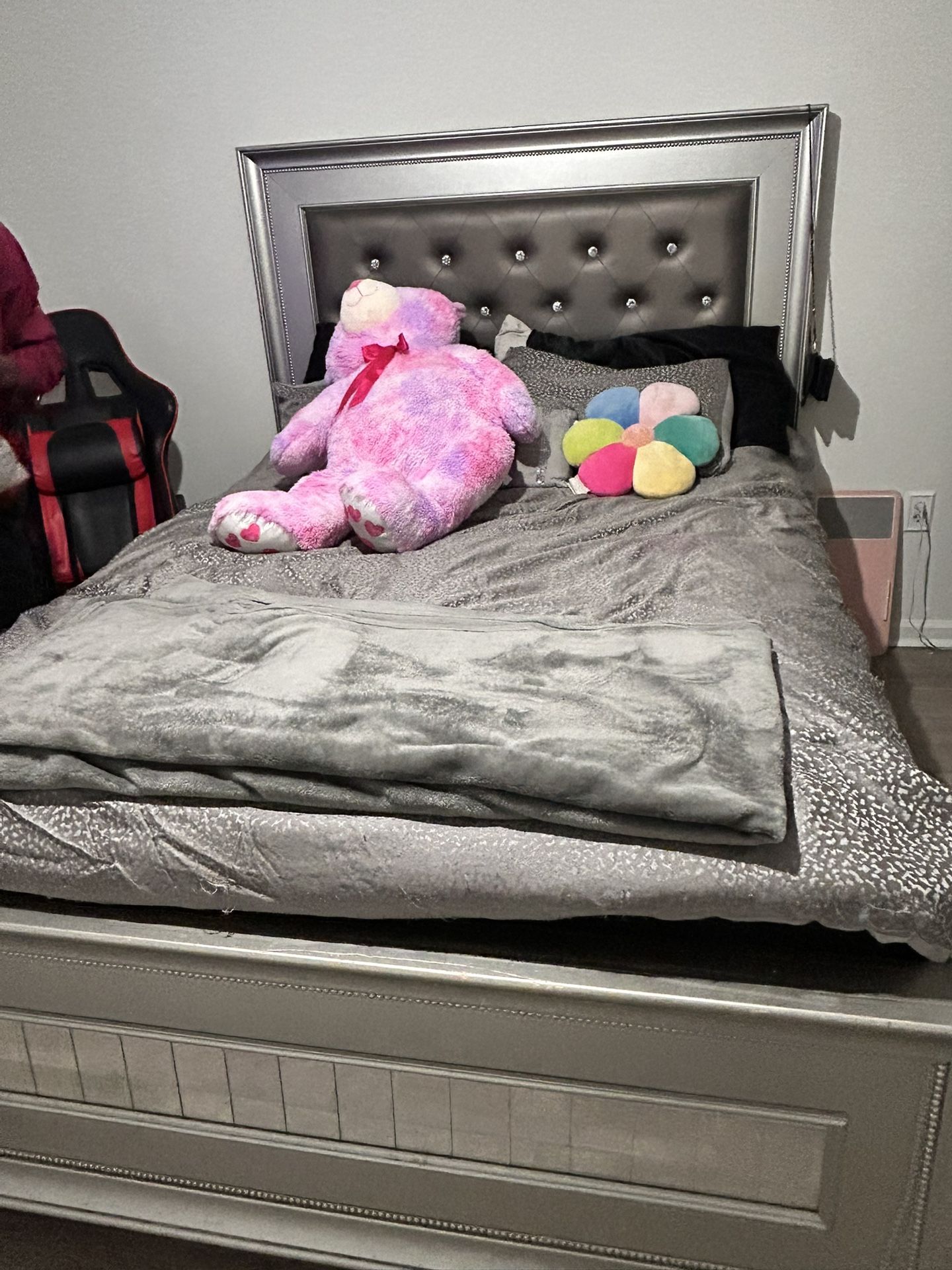 Queen Bed Set