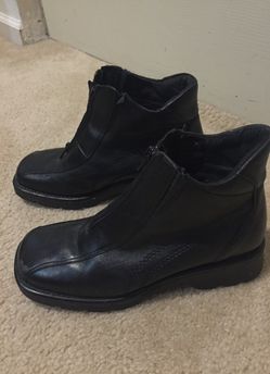 Aldo women's boots size 6