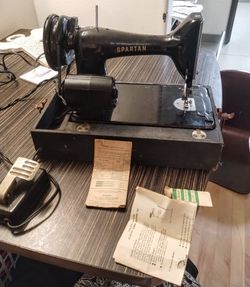 Vintage Spartan Sewing Machine w/ Original Case & Accessories – Works – Excellent Condition