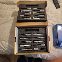 Lug Nut Set
