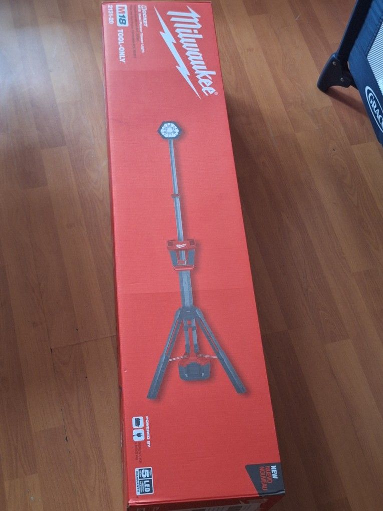 Milwaukee M18 Rocket Dual Power Tower Light