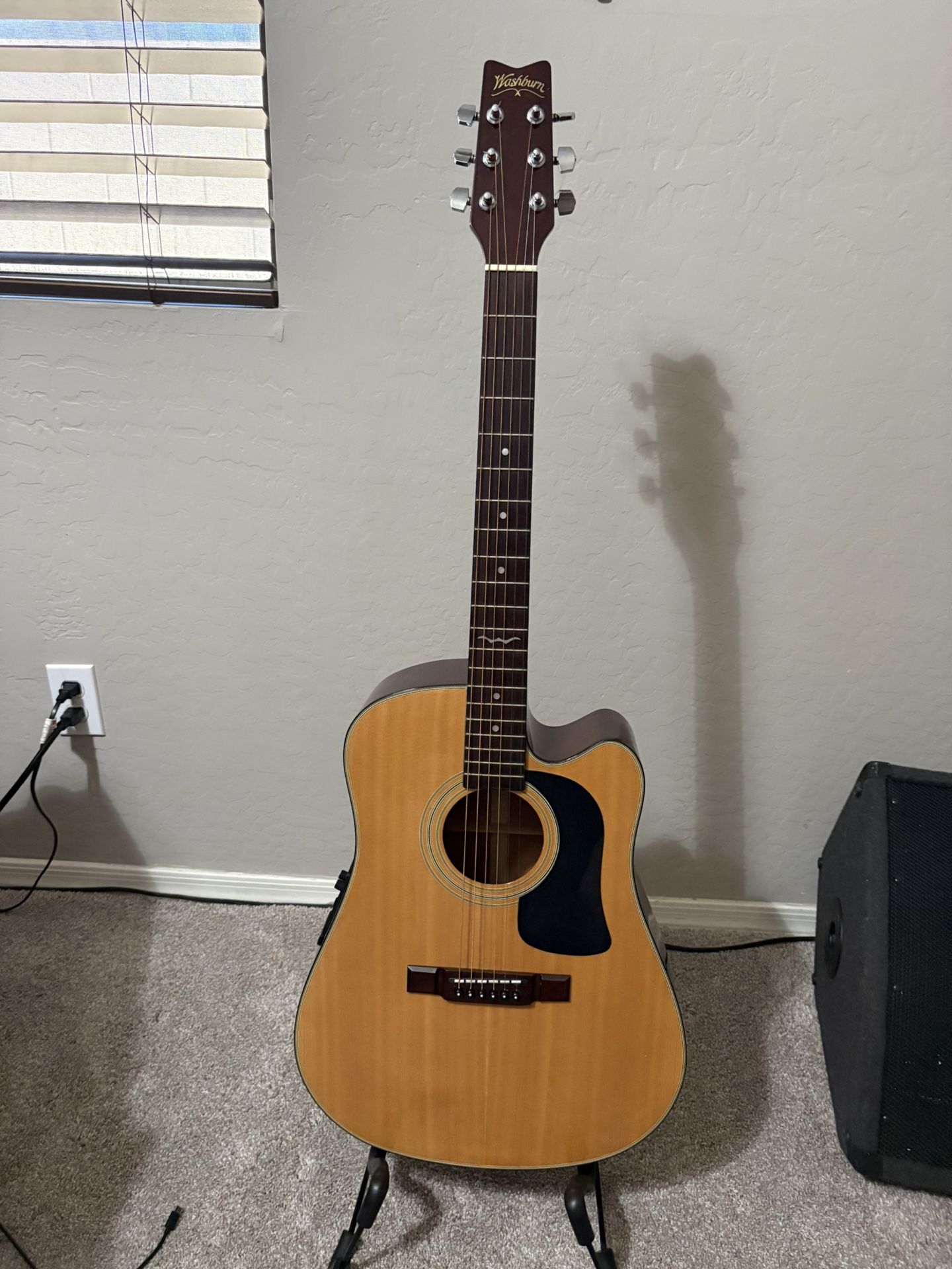 Washburn Acoustic/Electric Guitar