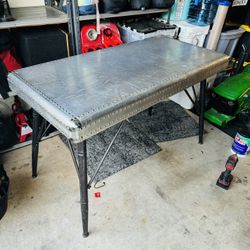 Table / Desk