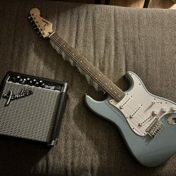 Stratocaster Squier With Frontman 10g Amp