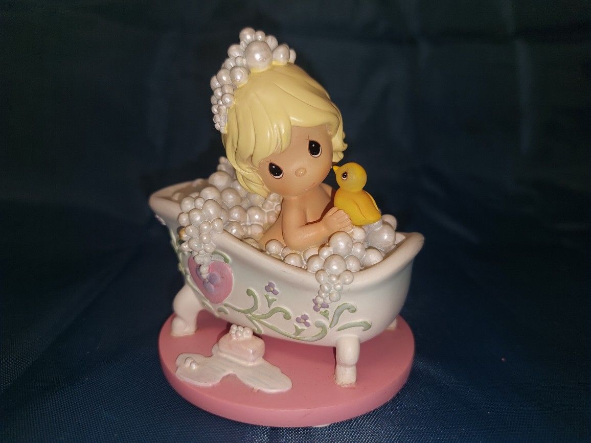 Precious Moments Figurine "Overflowing With Love" 2006