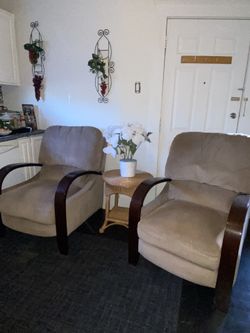 2 Recliners