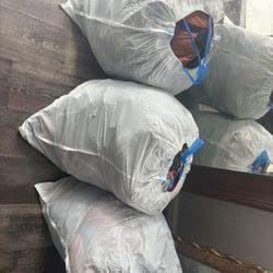 65.00$ Obo Needs Washing, Men And Women’s Clothing Lot, As Is 