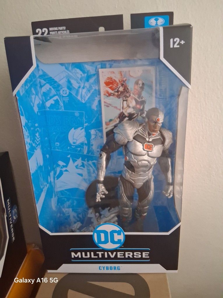 DC FIGURE CYBORG