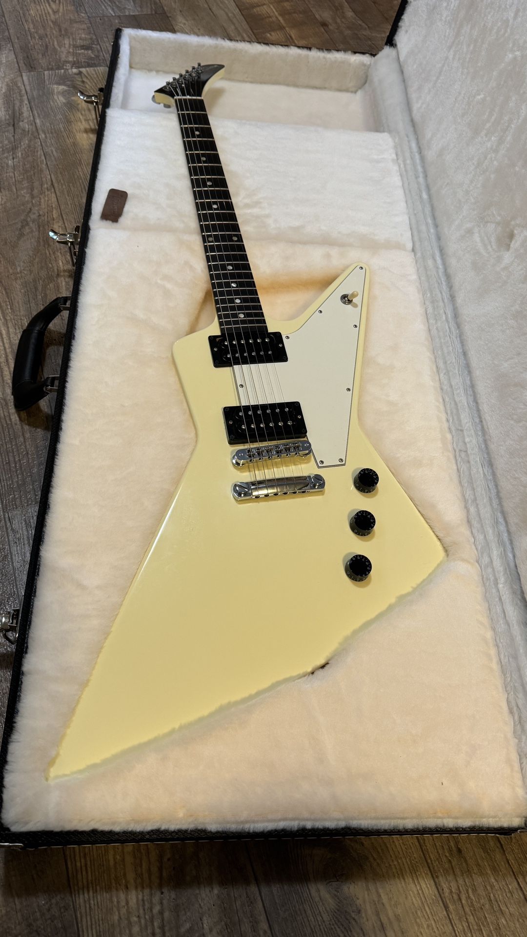 GIBSON EXPLORER w/Case 2010 Mint Condition