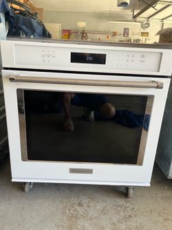 KitchenAid 30” Electric 240v Single Convection Wall Oven - LIKE NEW!!