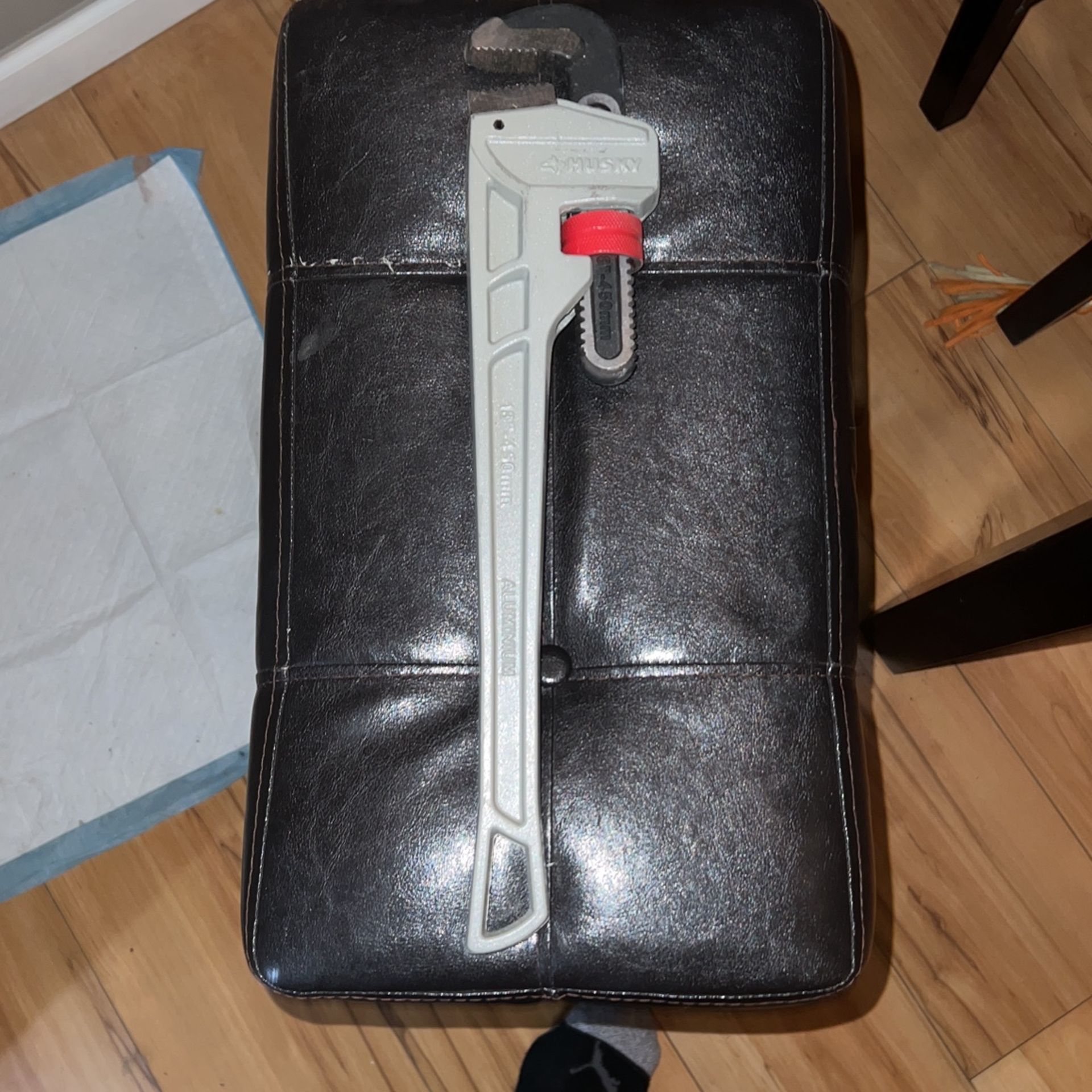 Husky Aluminum Pipe Wrench 18”