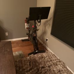 Peloton Bike + Men’s Size 9 & Women’s Size 7 Shoes