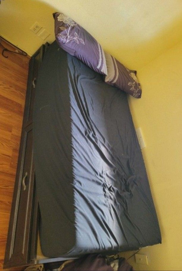 Full Size Memory Foam Bed And Base