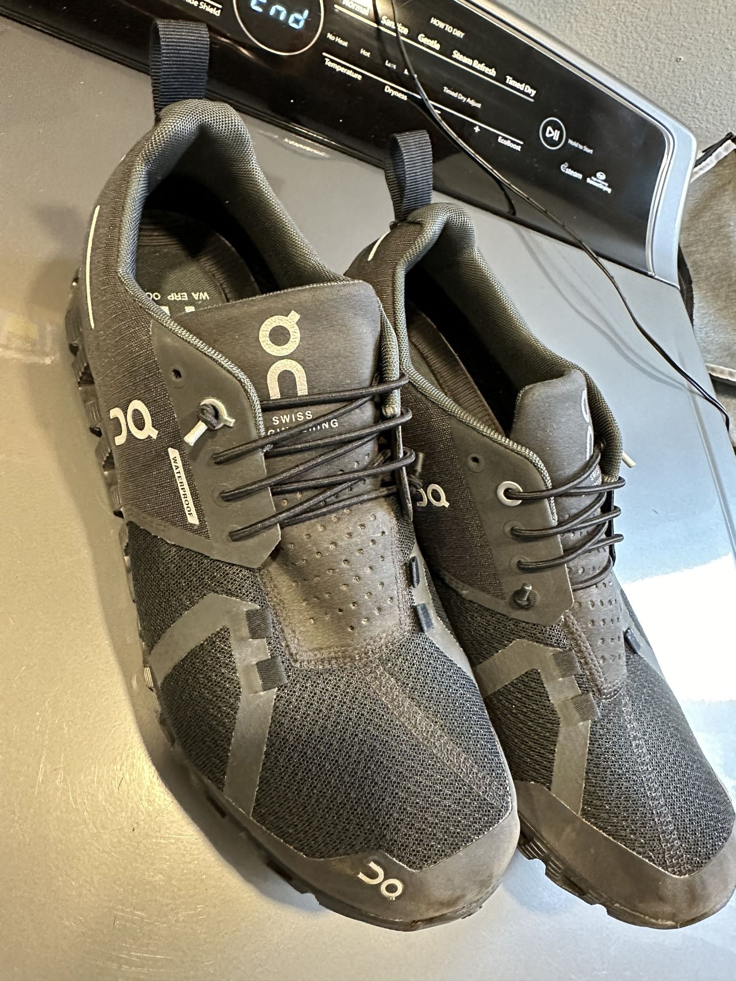 On Cloud ON Black Waterproof Running Shoes Men’s 8.5 EU 42