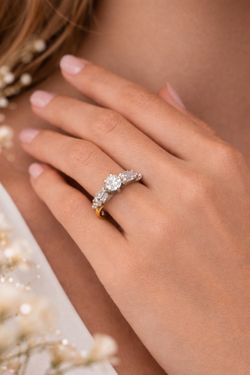 14 K Solid Gold And Natural Diamonds Ring