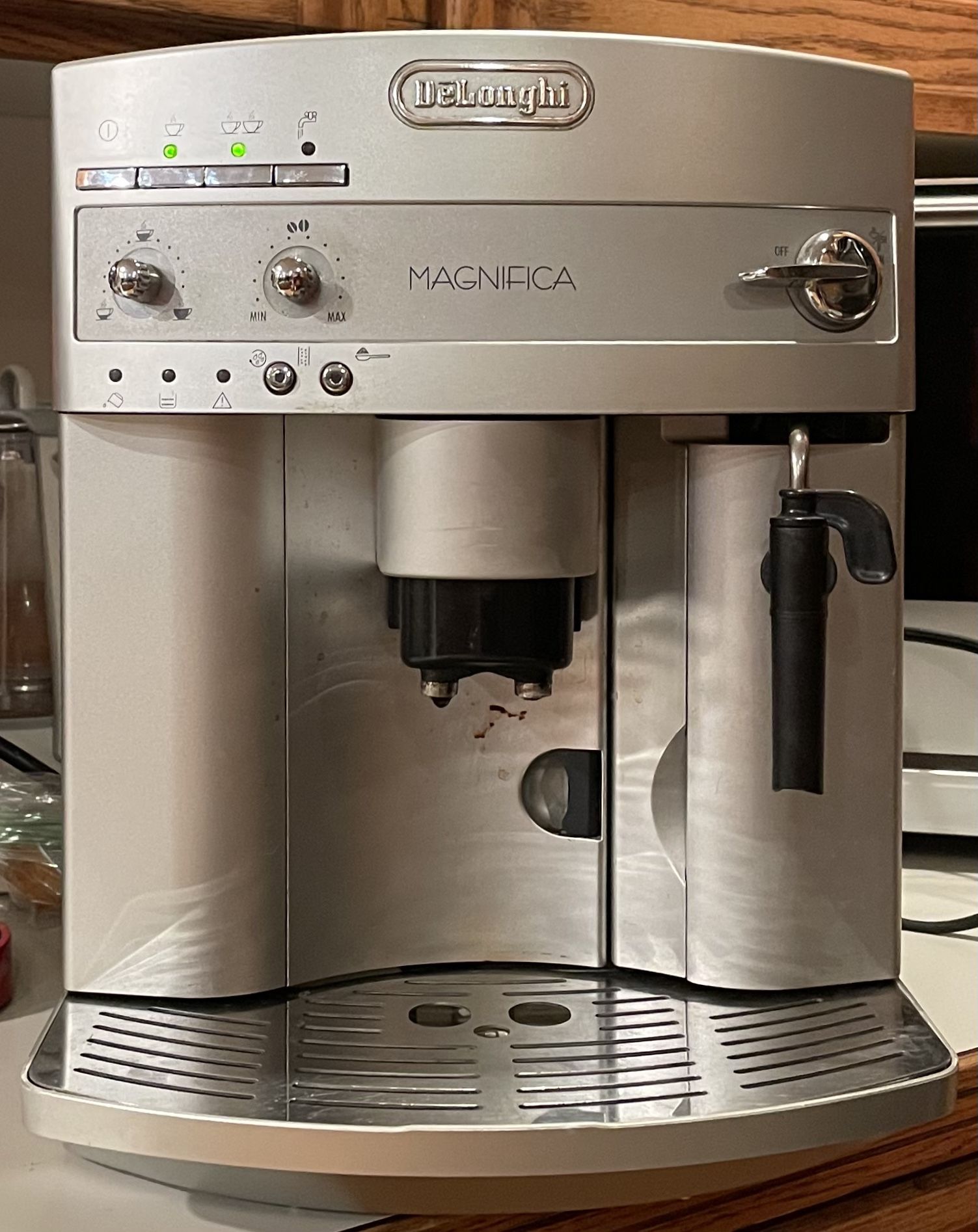 De'Longhi ESAM3300 Super Automatic Espresso/Coffee Machine