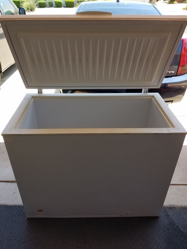 Electrolux Chest Freezer Model Number FFC0923DW6