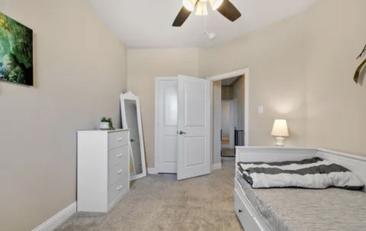 Move Out Sell-mirrors, Dinning Set And Art 