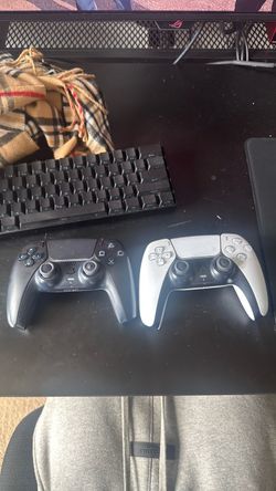 2 ps5 controllers