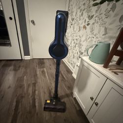 Rechargeable Light Weight Vacuum 