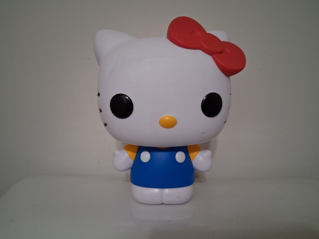 🐱Hello Kitty Vinyl Figure 🧸– Classic Outfit – Sanrio Collectible!