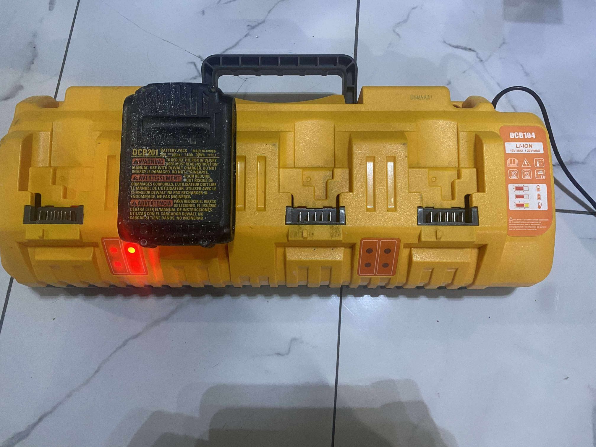 For Genuine DEWALT DCB104 MAX Multi-Port Fast Charger or 4X DCB205 20V Batteries