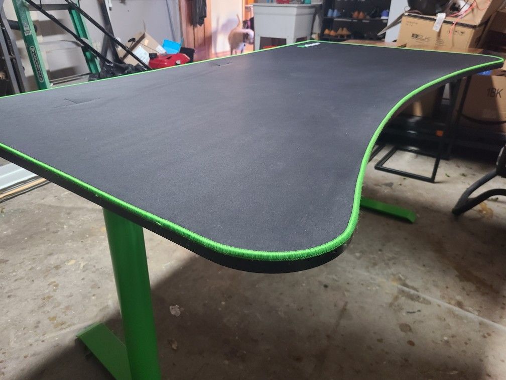 Arozzi ARENA Gaming/Computer Desk