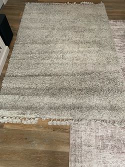 Ivory rug 5’3” x 7’7”