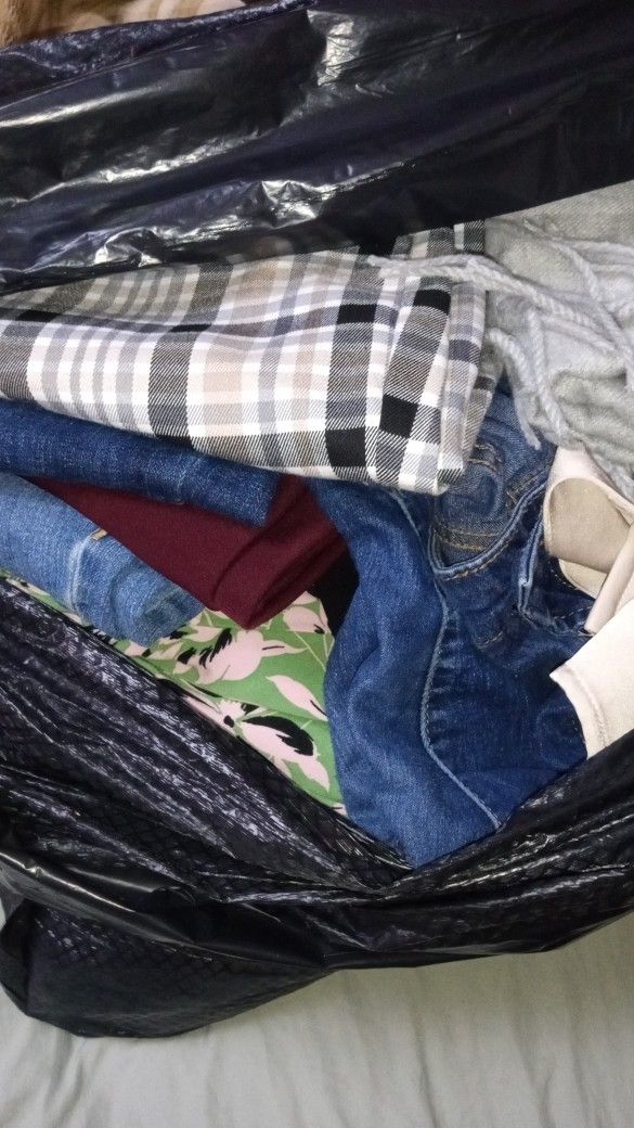 XL - 2X PLUS SIZE CLOTHING (2 BAGS)