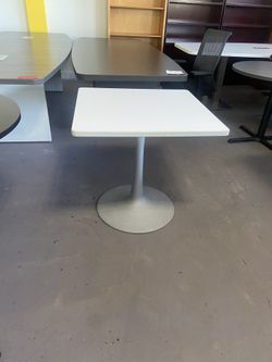 Table Lunch 30”x30” 