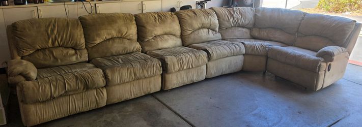 6 sectional couch with 4 recliners