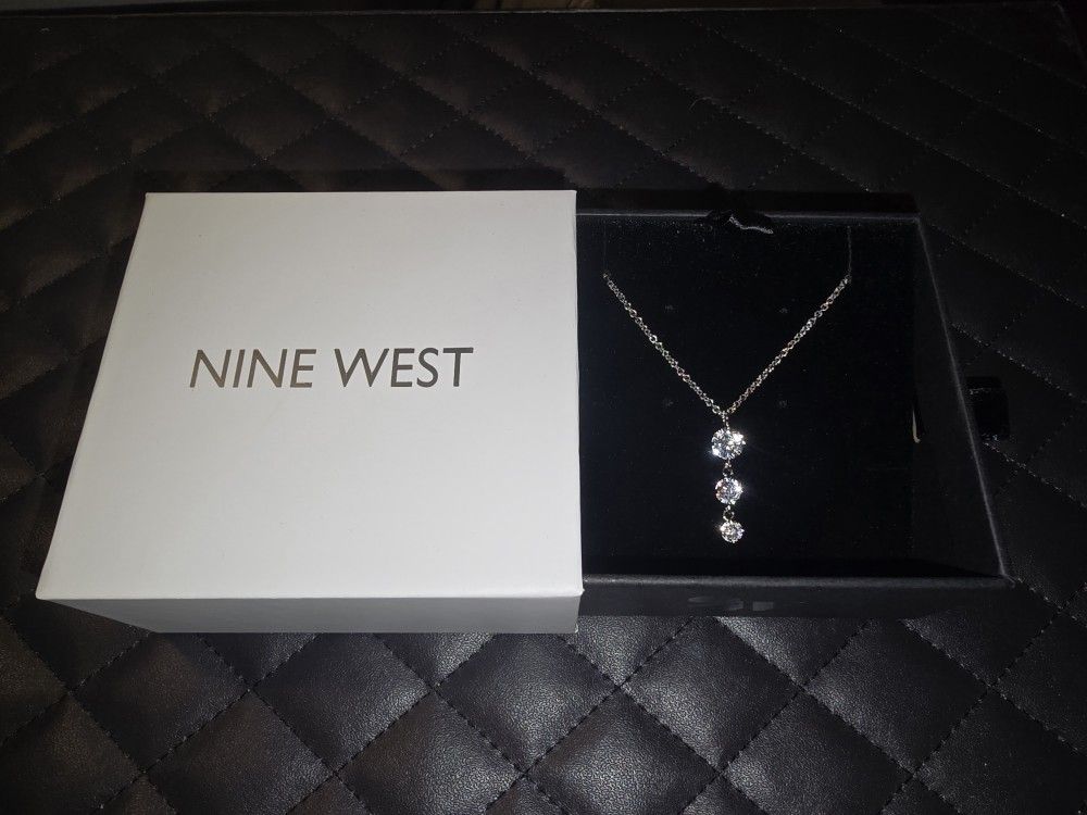 Daphne necklace *BRAND NEW*