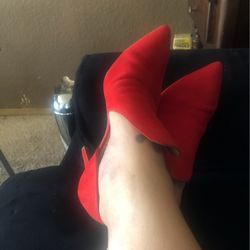 Red Heels Sz 7
