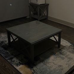 Coffee Table- Comes With Two Side Tables ( As In The One In The Back) 