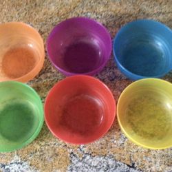 6 Plastic Bowls BPA Free