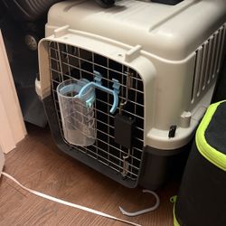 Plastic Kennels / Traveling Dog Crate 